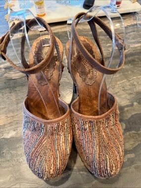 Somethin’ Else Skechers vintage wooden heel